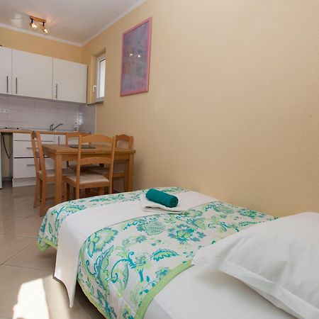 Apartments Damjanovic Макарска Стая снимка