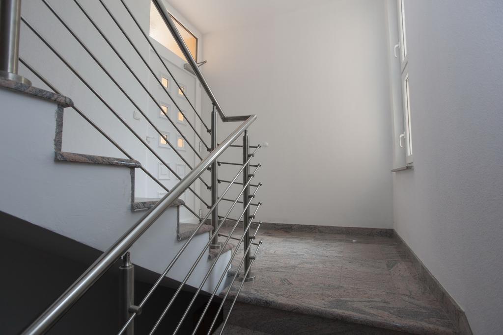 Apartments Damjanovic Макарска Екстериор снимка