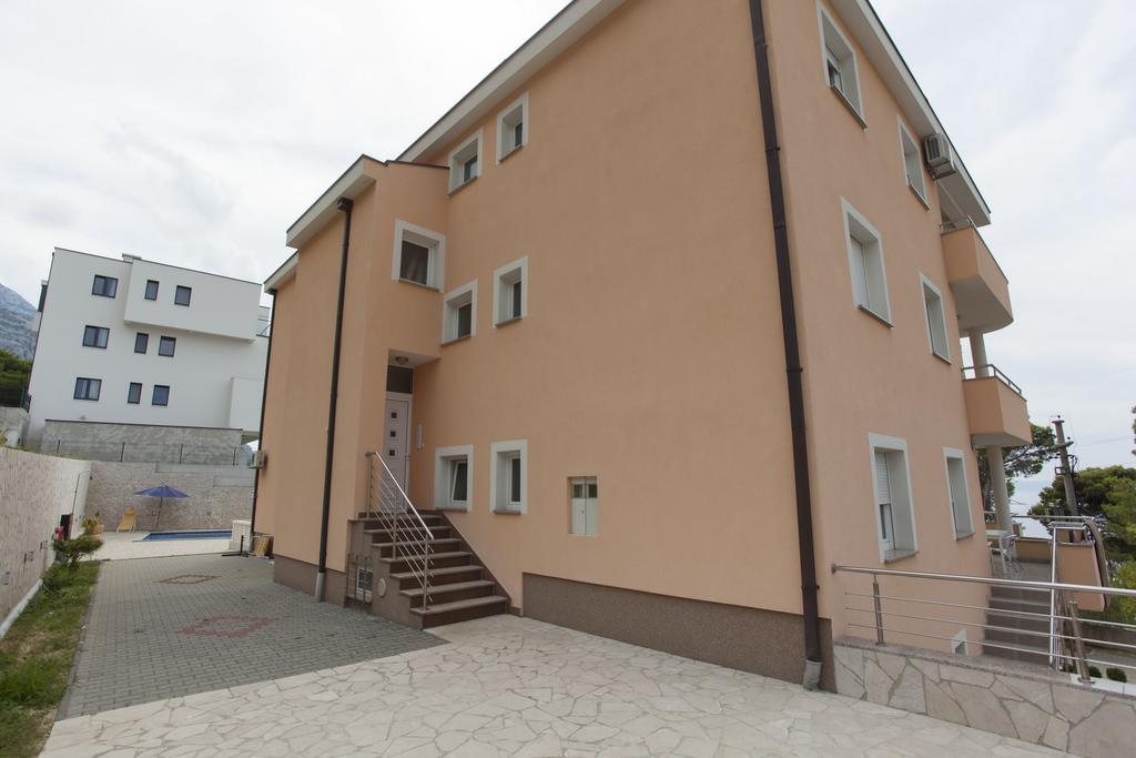 Apartments Damjanovic Макарска Екстериор снимка