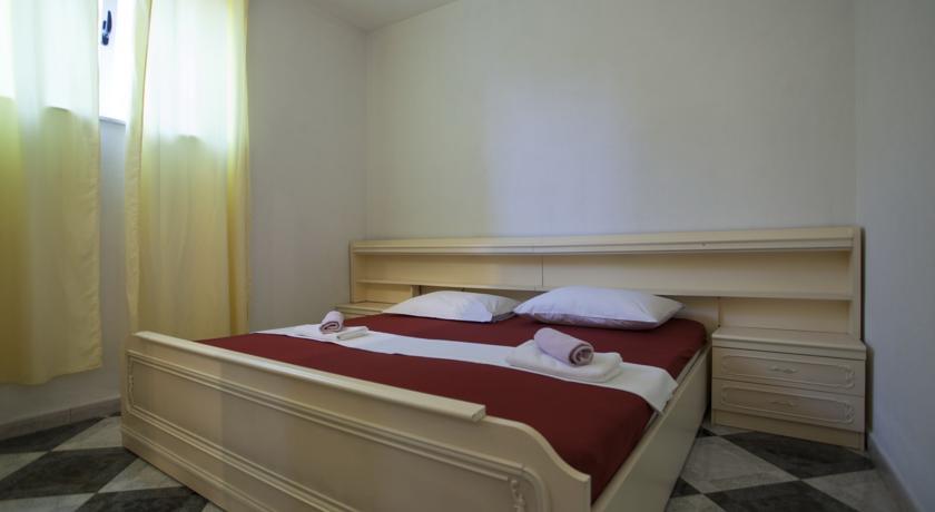 Apartments Damjanovic Макарска Стая снимка