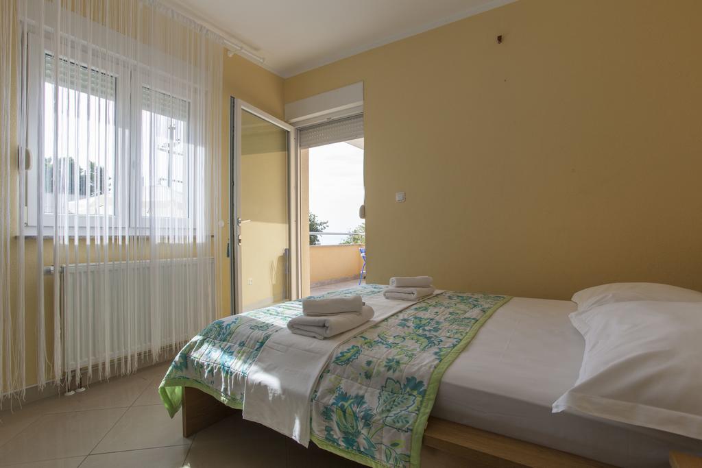 Apartments Damjanovic Макарска Стая снимка