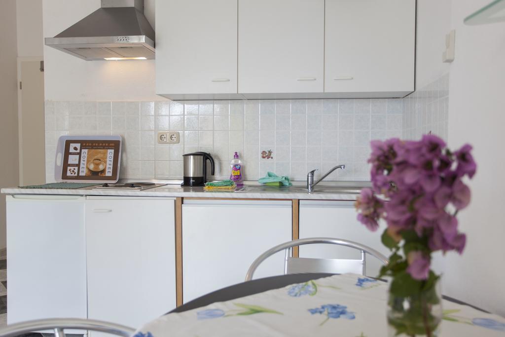 Apartments Damjanovic Макарска Екстериор снимка