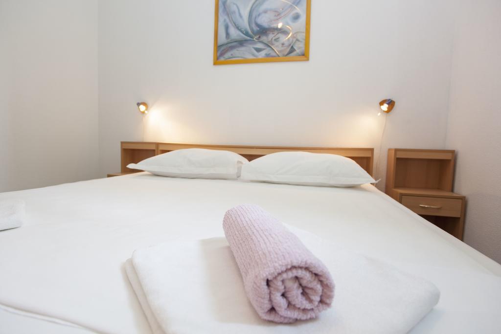 Apartments Damjanovic Макарска Екстериор снимка