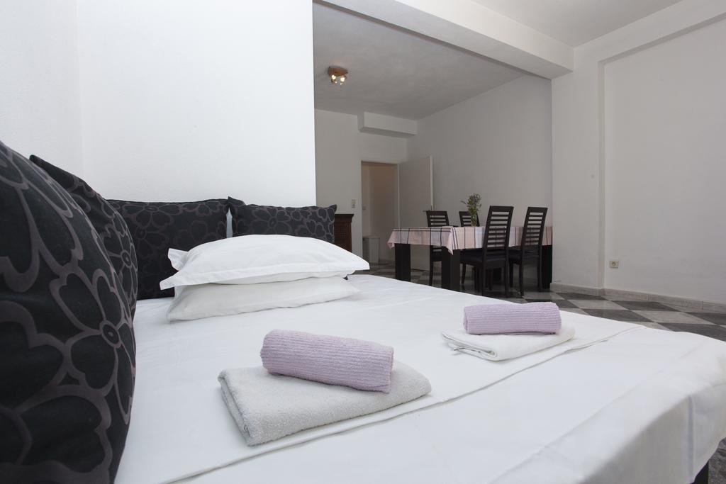 Apartments Damjanovic Макарска Екстериор снимка