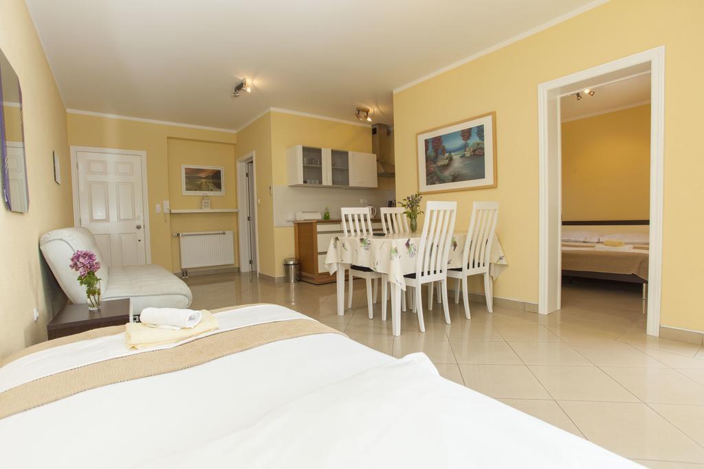 Apartments Damjanovic Макарска Екстериор снимка
