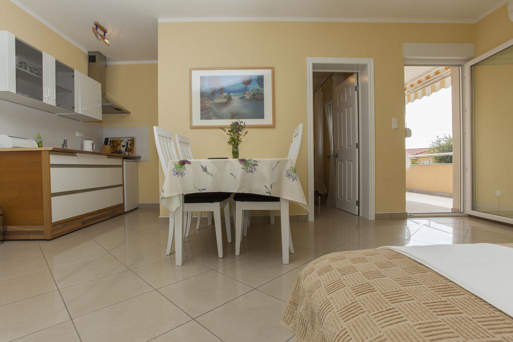 Apartments Damjanovic Макарска Екстериор снимка