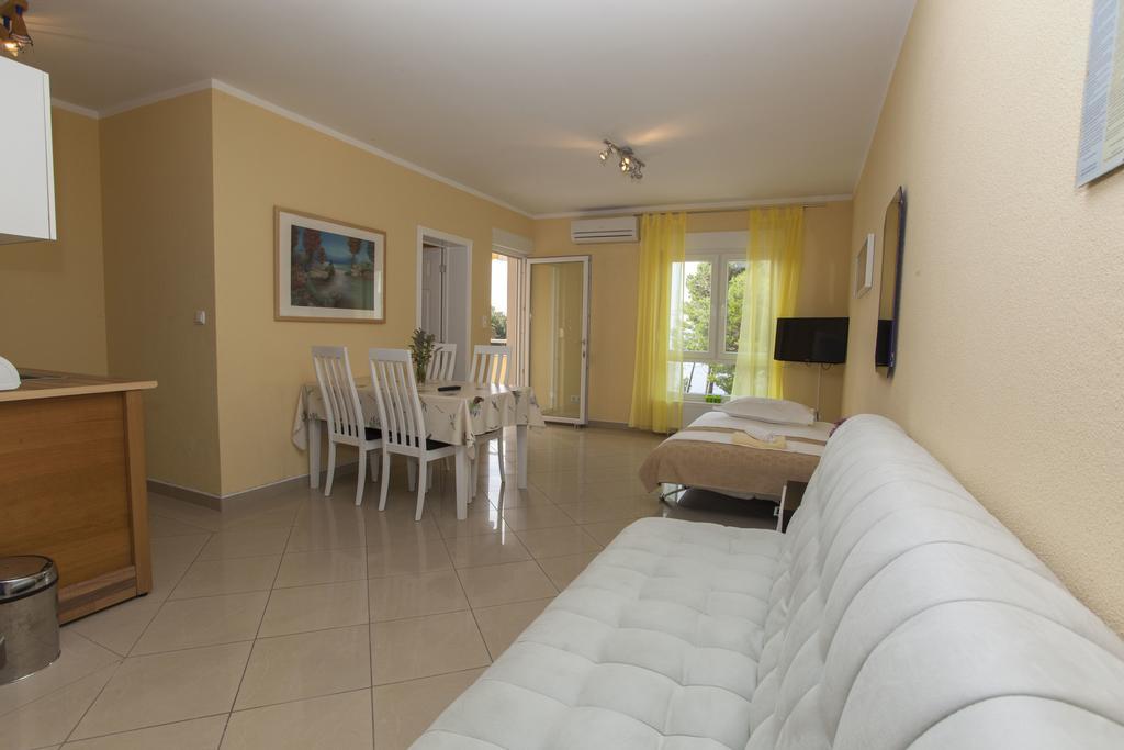 Apartments Damjanovic Макарска Екстериор снимка
