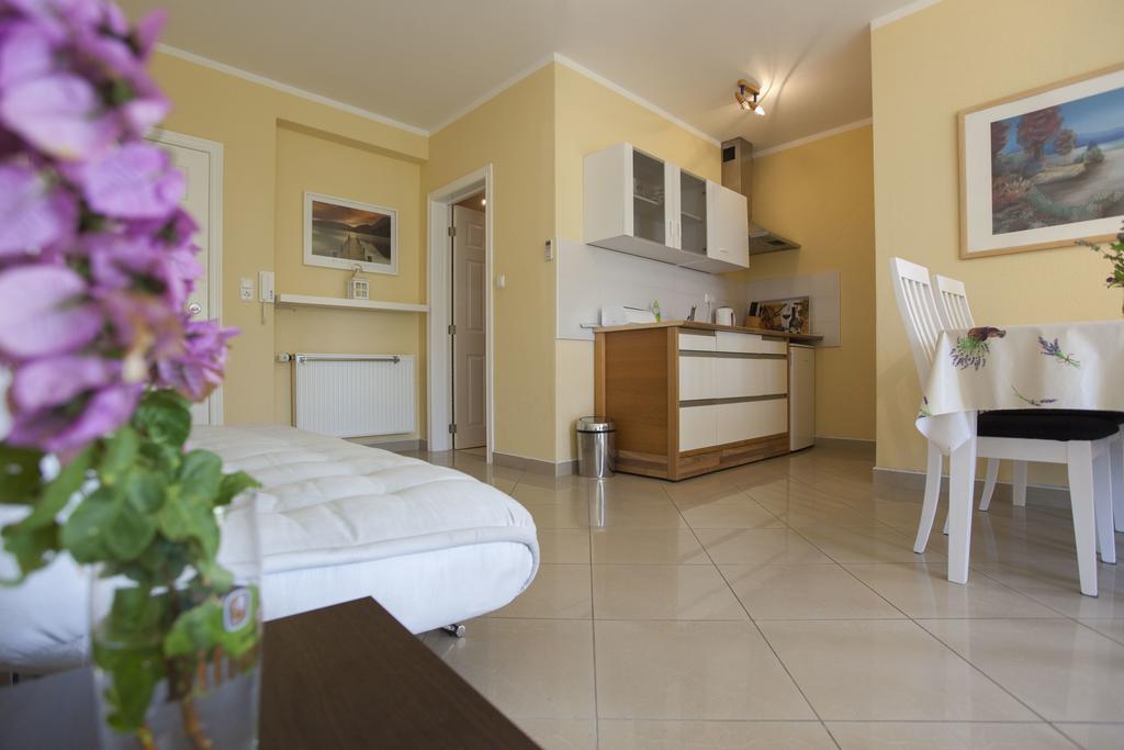 Apartments Damjanovic Макарска Екстериор снимка