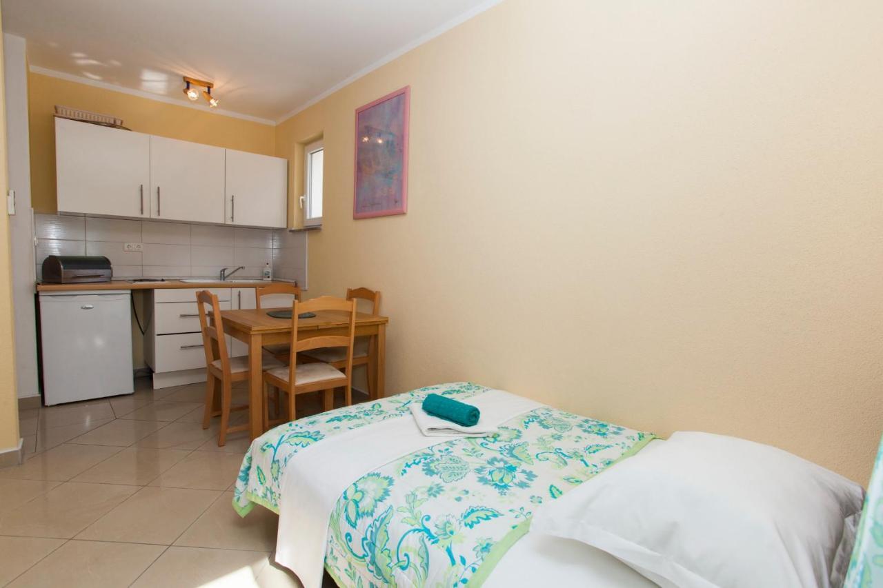 Apartments Damjanovic Макарска Екстериор снимка