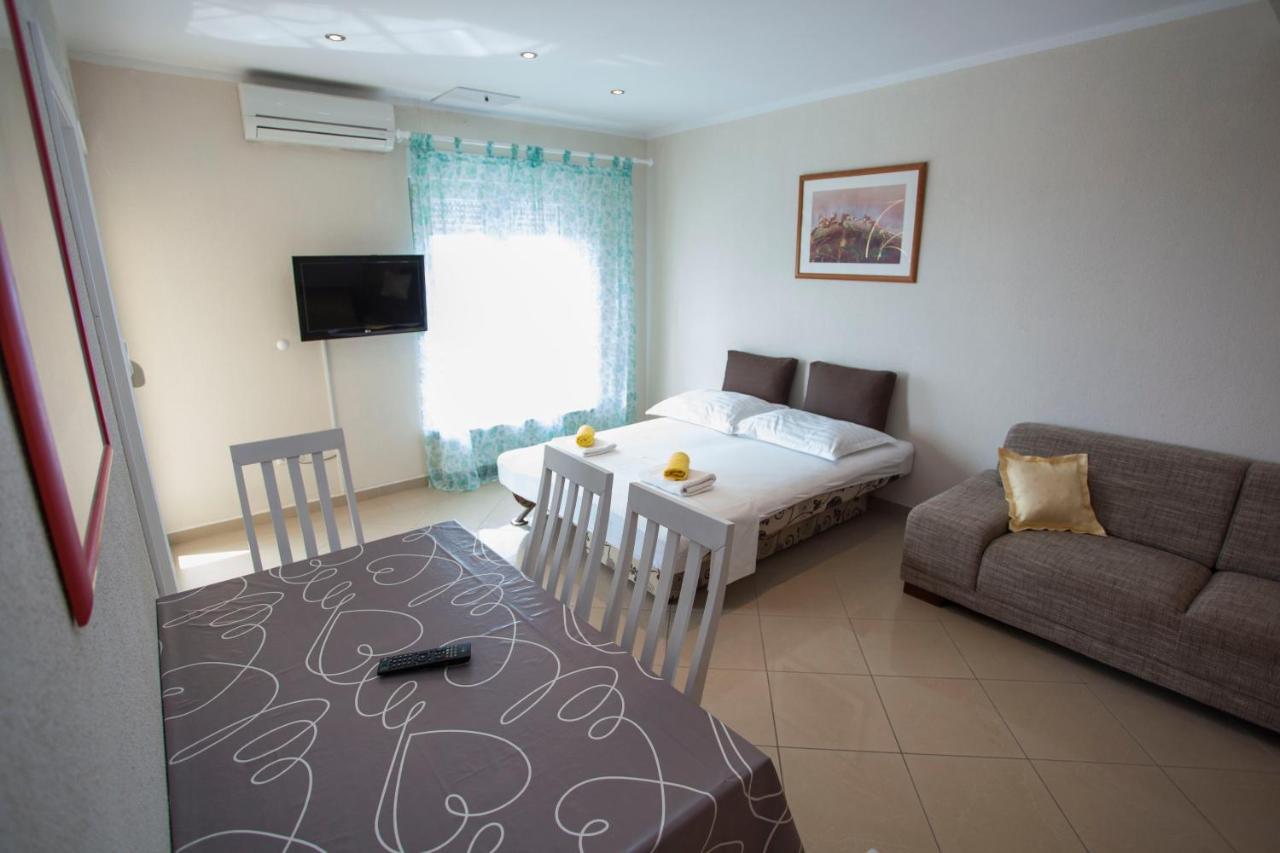 Apartments Damjanovic Макарска Екстериор снимка